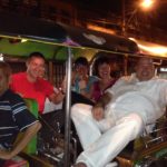Escursione notturna in tuk-tuk a Bangkok.
